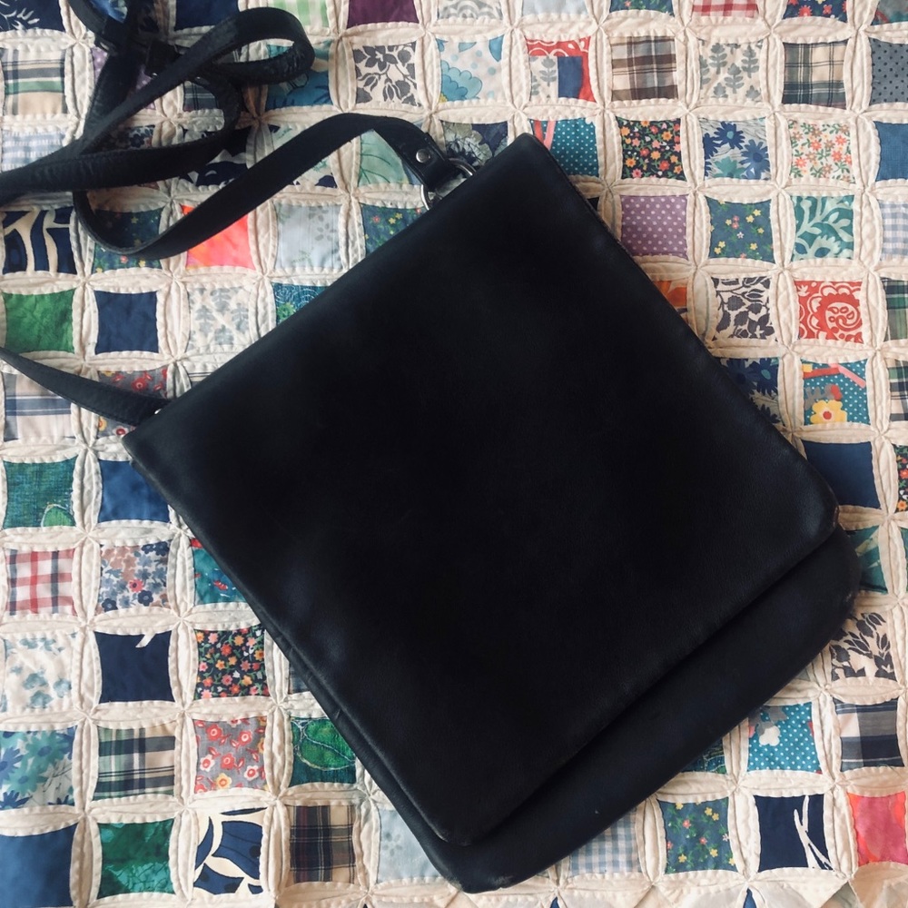 ❌ SOLD ❌ Coach Crossbody Black - Vintage
